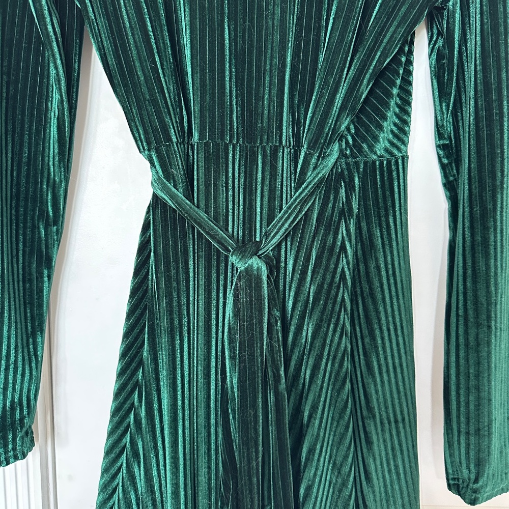 NWT Baltic Born Jada Ribbed Velvet Wrap Dress Emerald - Picture 5 of 11